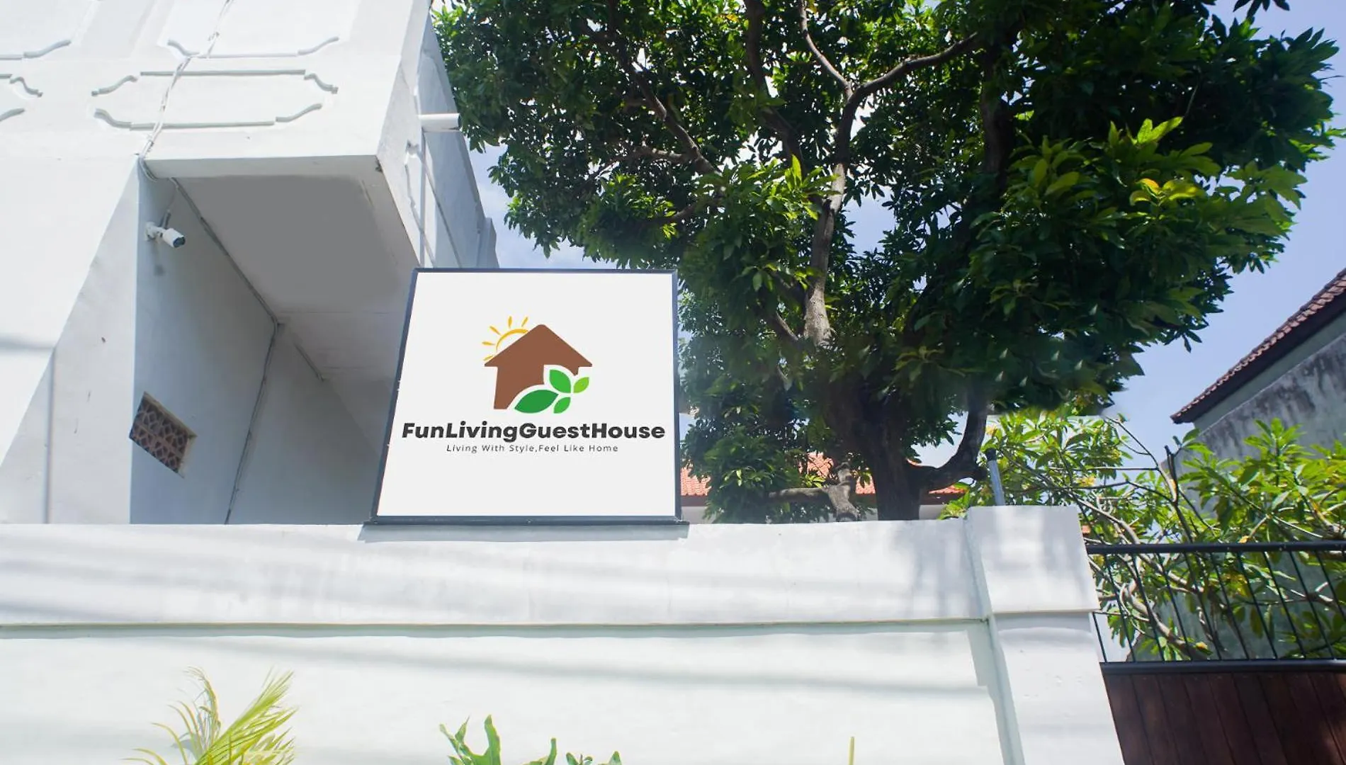 Fun Living Guest House Seminyak