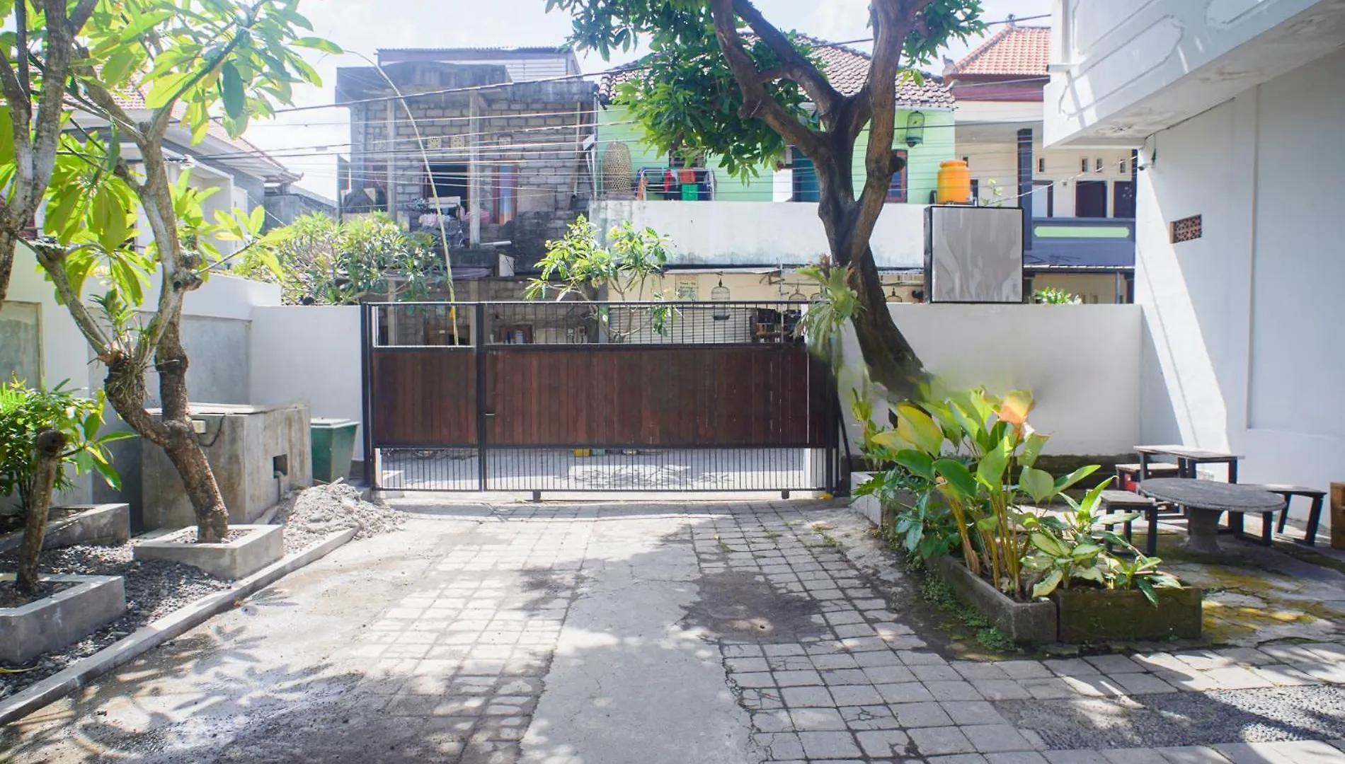 Fun Living Guest House Seminyak