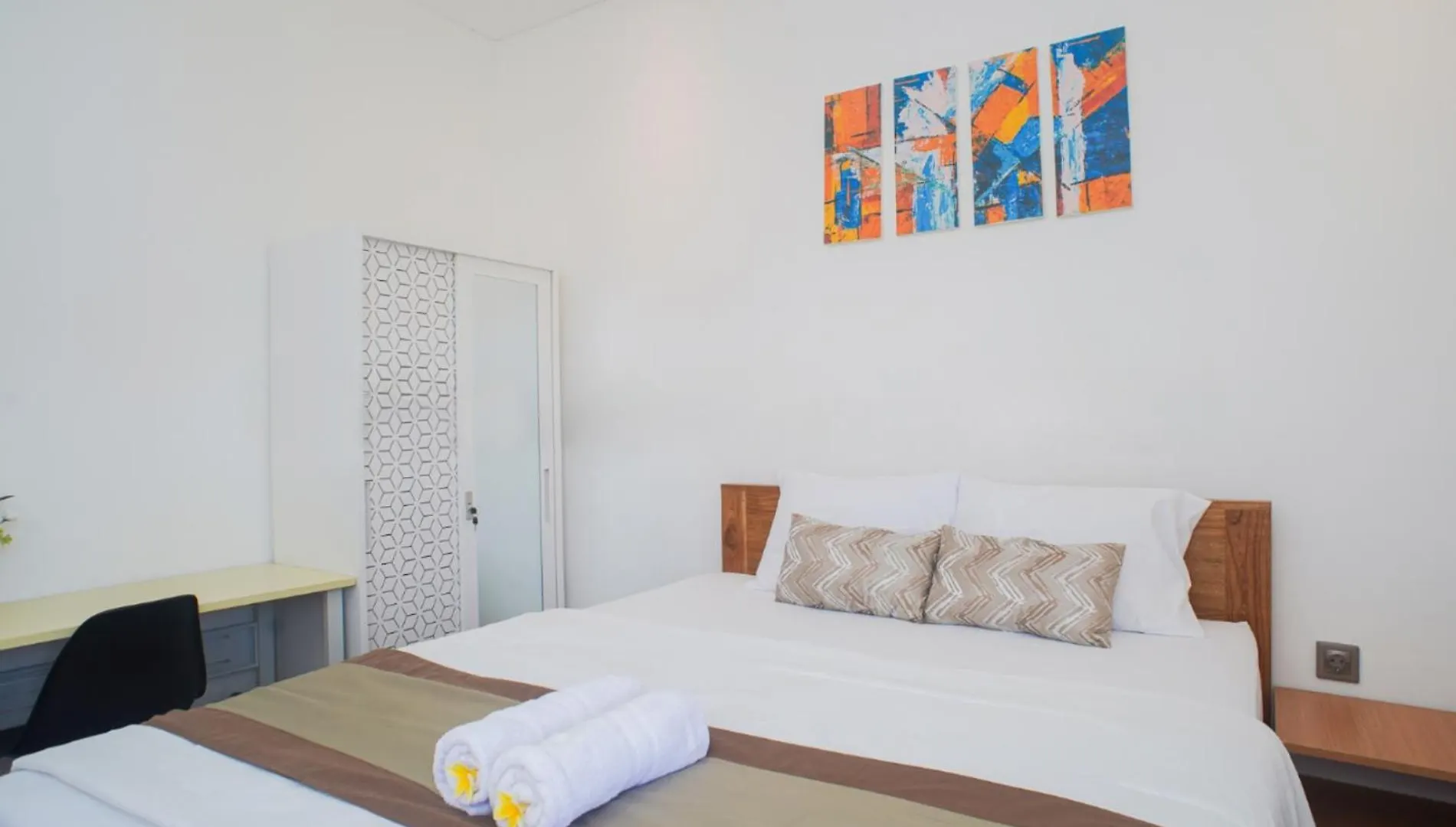 Fun Living Guest House Seminyak