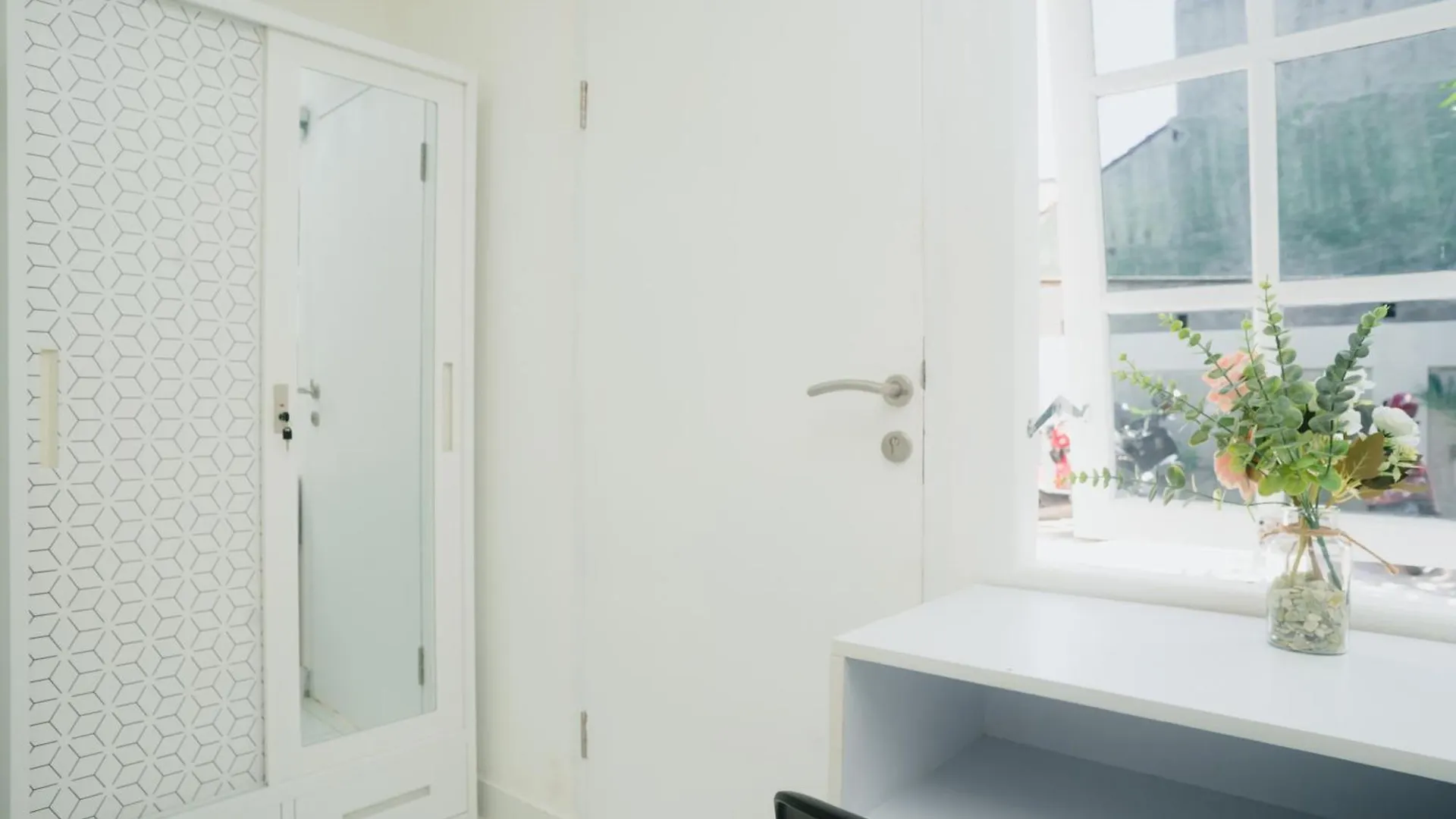 Fun Living Guest House Seminyak
